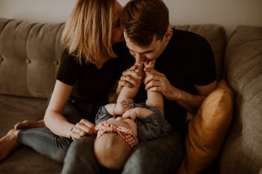Sesja rodzinna Lilianki – jak przygotować się do zdjęć z 6-miesięcznym maluchem?
